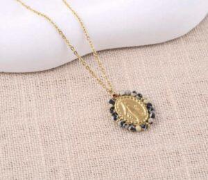 CADENA MEDALLA VIRGEN PIEDRAS ATIGRADAS