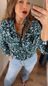 BLUSA CAMISERA ESTAMPADA VERDE  Y AZUL MARINO