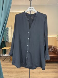 BLUSA CUELLO MAO ABOTONADA NEGRA