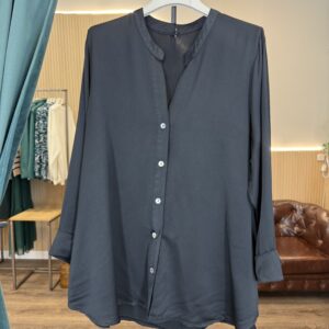 BLUSA CUELLO MAO ABOTONADA NEGRA