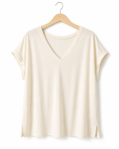 CAMISETA BÁSICA EN PICO BLANCO ROTO