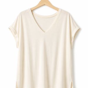CAMISETA BÁSICA EN PICO BLANCO ROTO