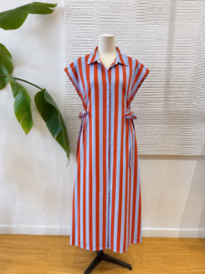 VESTIDO RAYAS RAYAS CELESTES Y CALDERA LAZADA LATERALES